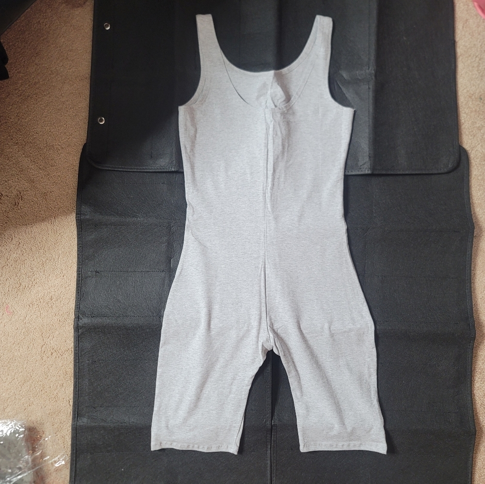 Light Gray Cotton Romper (new, no tags-L)